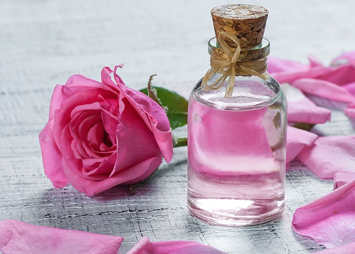 Gül suyu: Faydaları & Ne işe yarar?